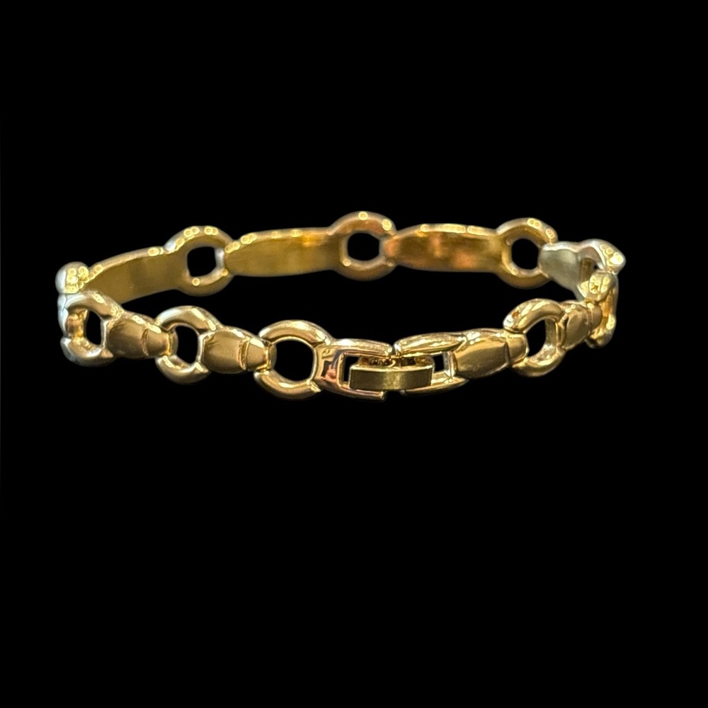 Marked PD a beautiful mix of shiny and matte gold tone link bracelet. JB5